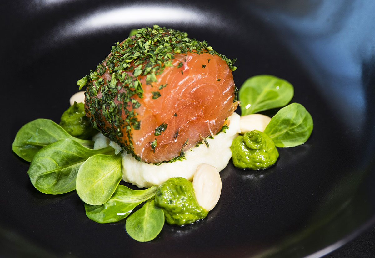 Mia Geystiki Salata Me Solomo Gia Kyrios Geyma