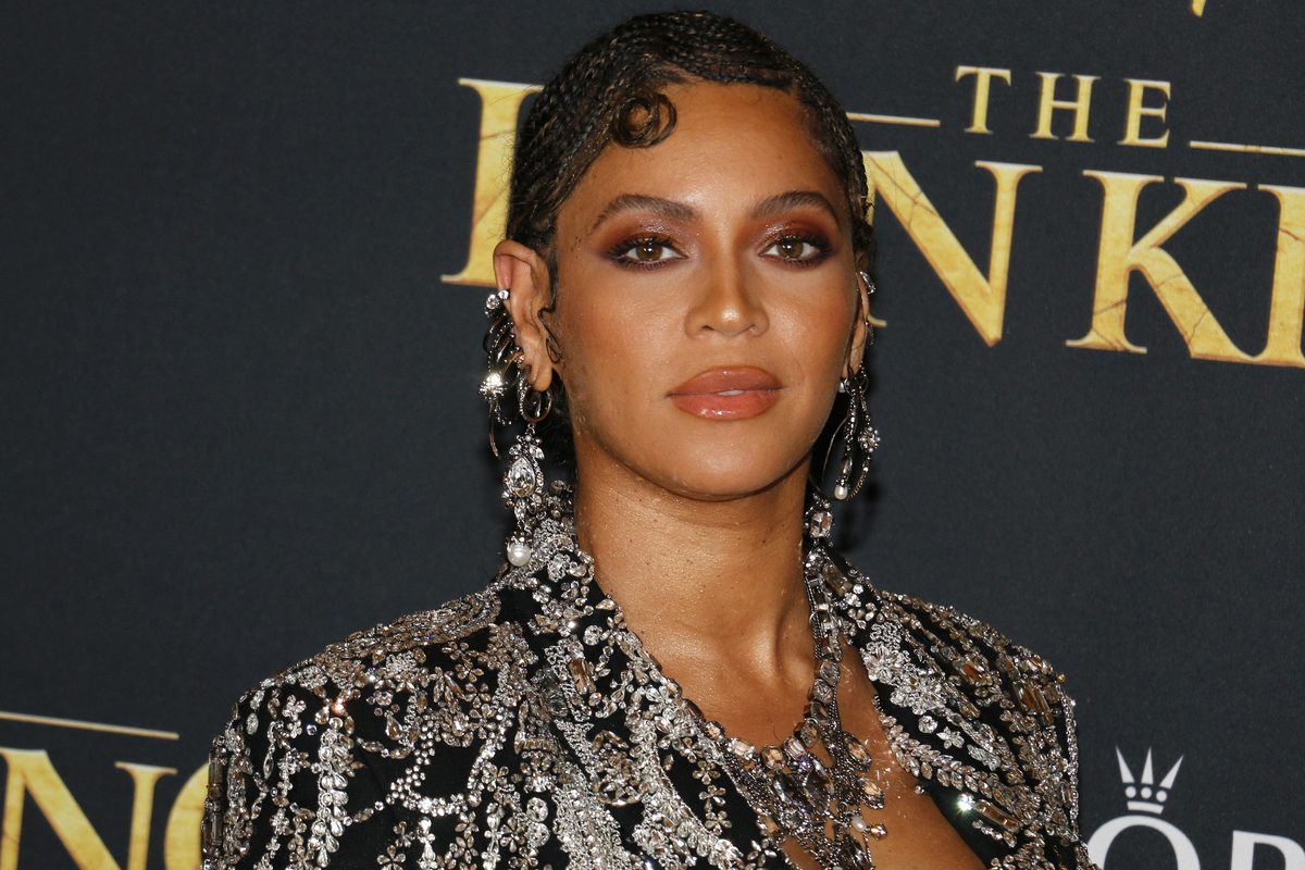 I Beyonce Stelnei To Diko Ths Minima Me Ena Tragoudi Μαιν